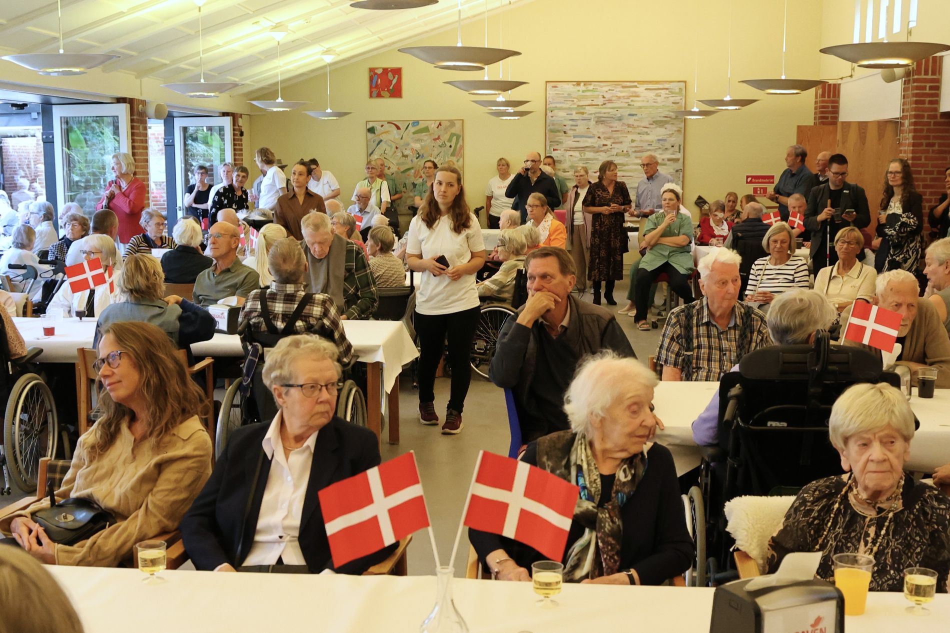 Beboerne nød en dag med forkælelse, musik, mad og taler. Foto: John Ringstrøm