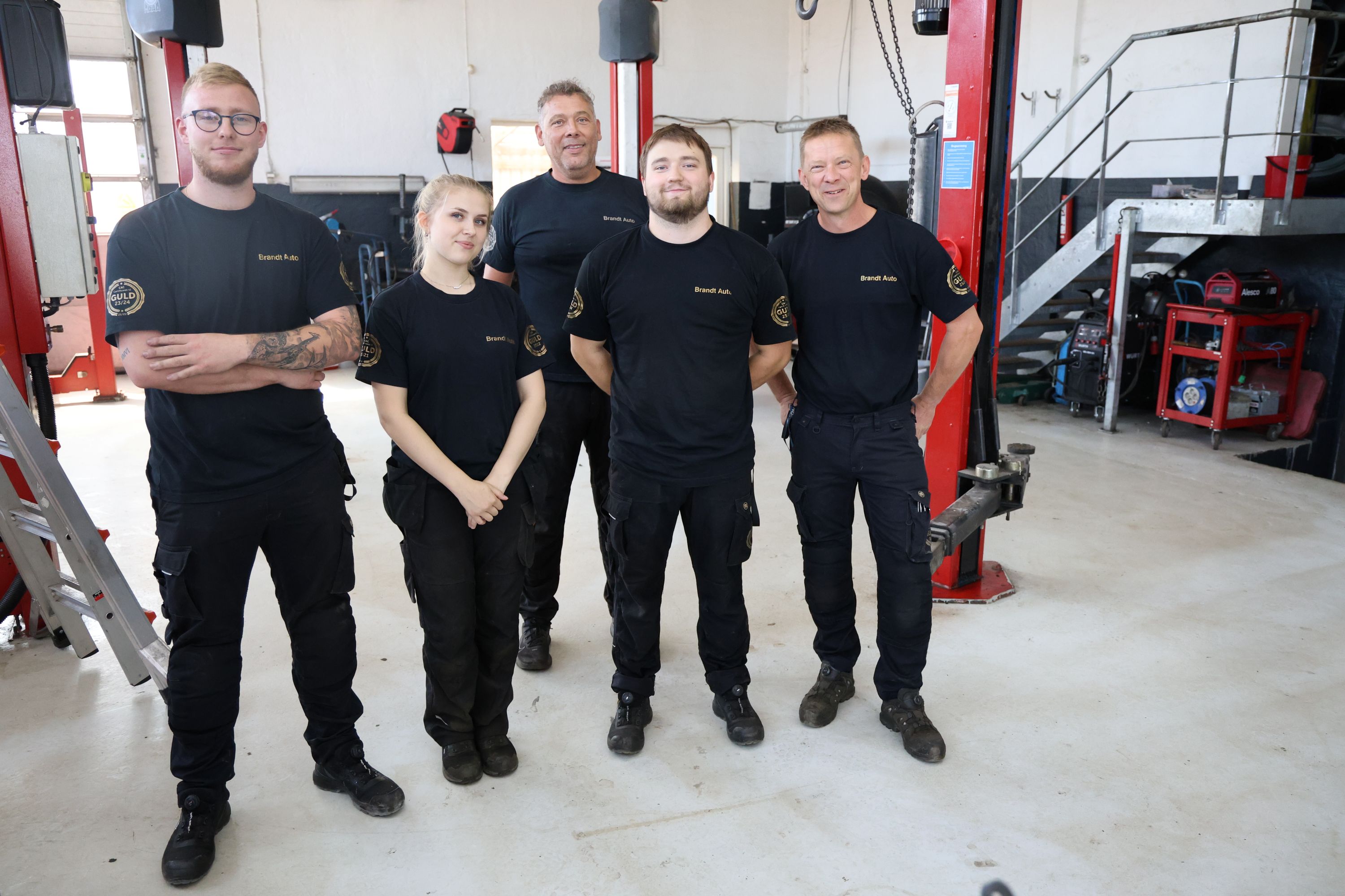 Bemandingen hos Brandt Auto består fra venstre af Niklas Nyboe, Lilja Jonsdottir, Jakob Brandt, Kasper Djernes og Kim Bagger-Jensen. Foto: John Ringstrøm