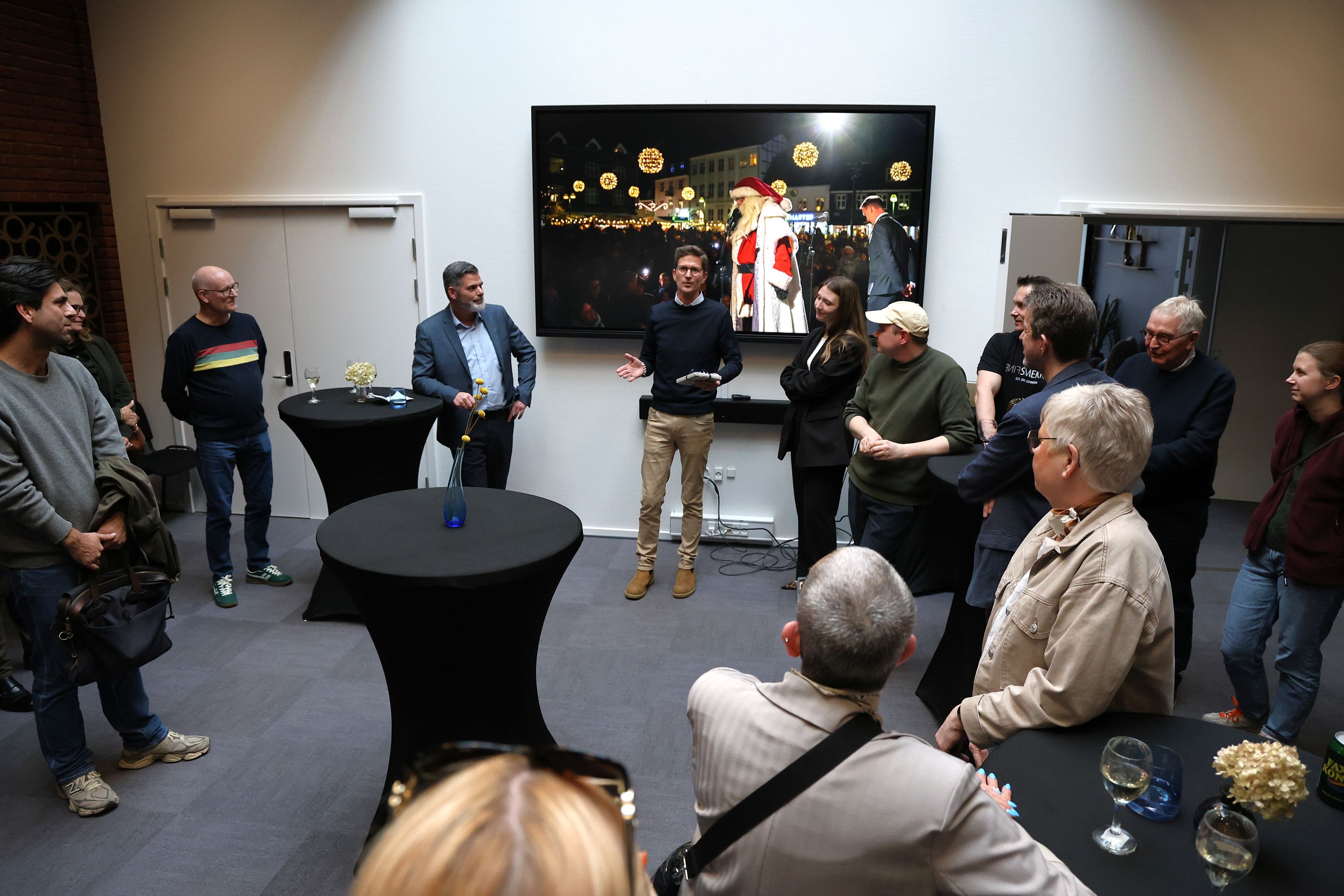 Byrådsmedlemmer, citymedlemmer og mange andre var mødt frem for at sige farvel til Nicolaj Lund Jensen. Foto: John Ringstrøm