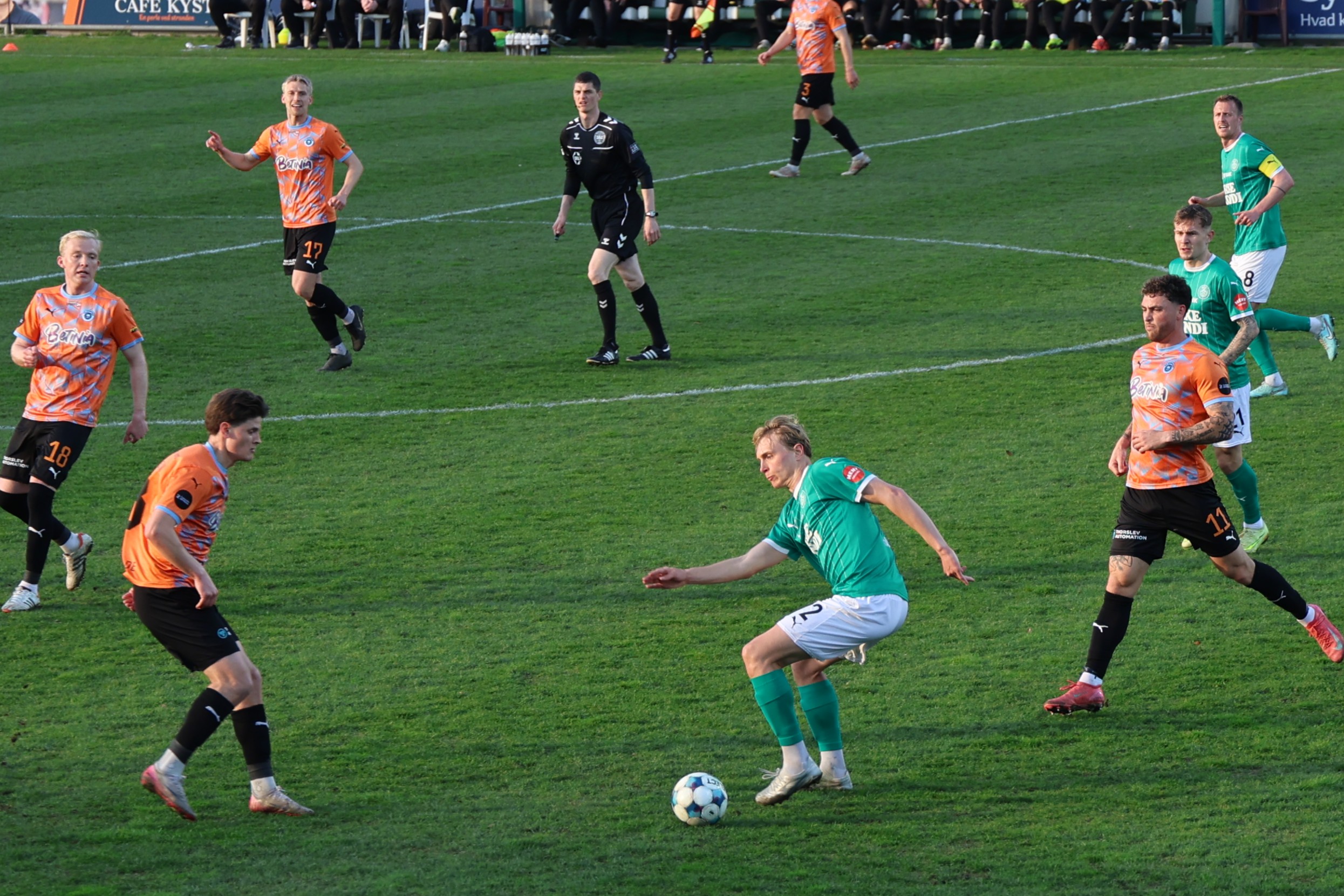Aksel Halsgaard og holdkammeraterne havde svært ved at få spillet til at fungere fredag aften mod Roskilde. Foto: John Ringstrøm