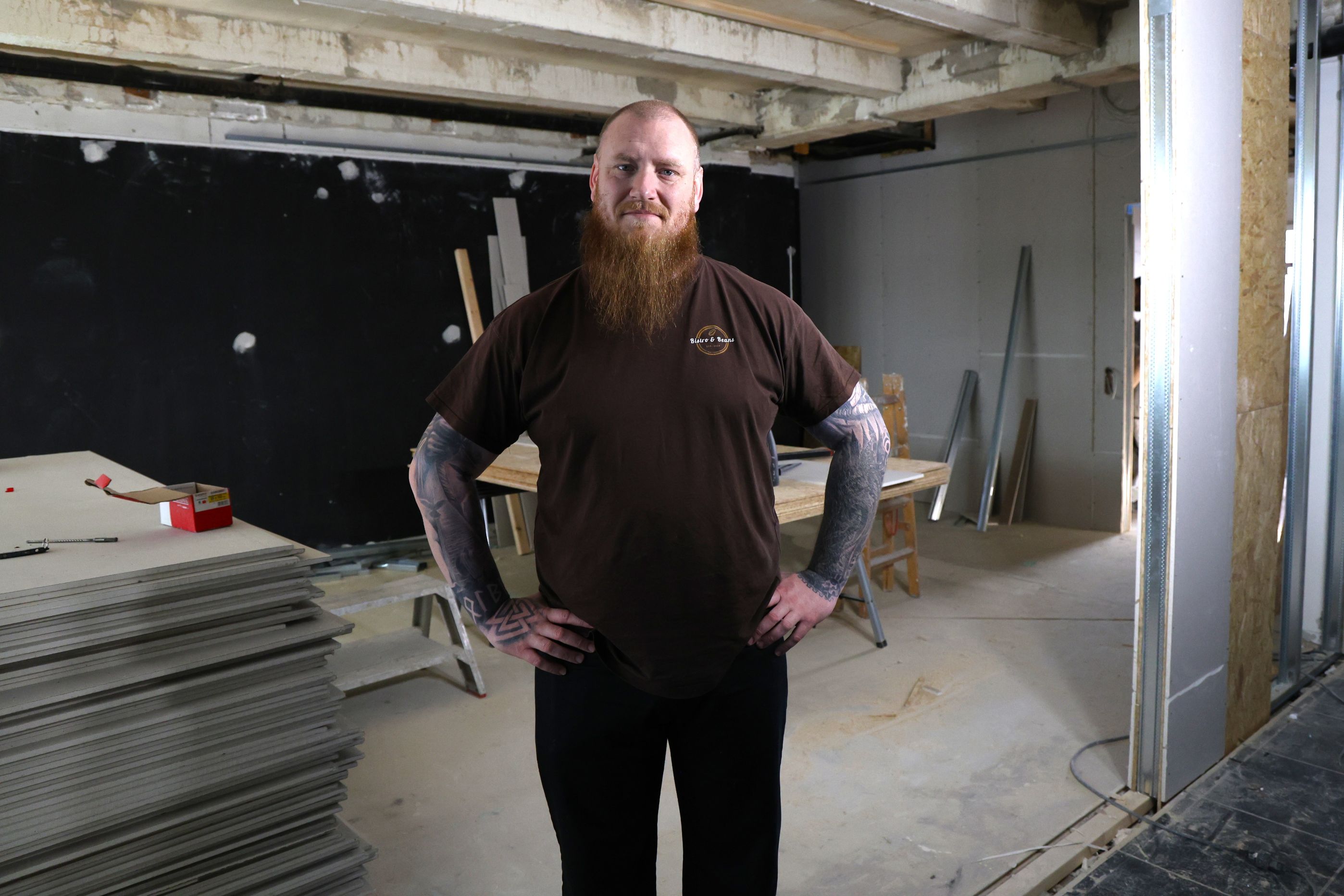 Der kommer en glasvæg i åbningen, hvor Kasper Christensen står, så selskaber bliver afskærmet fra de øvrige gæster. Foto: John Ringstrøm