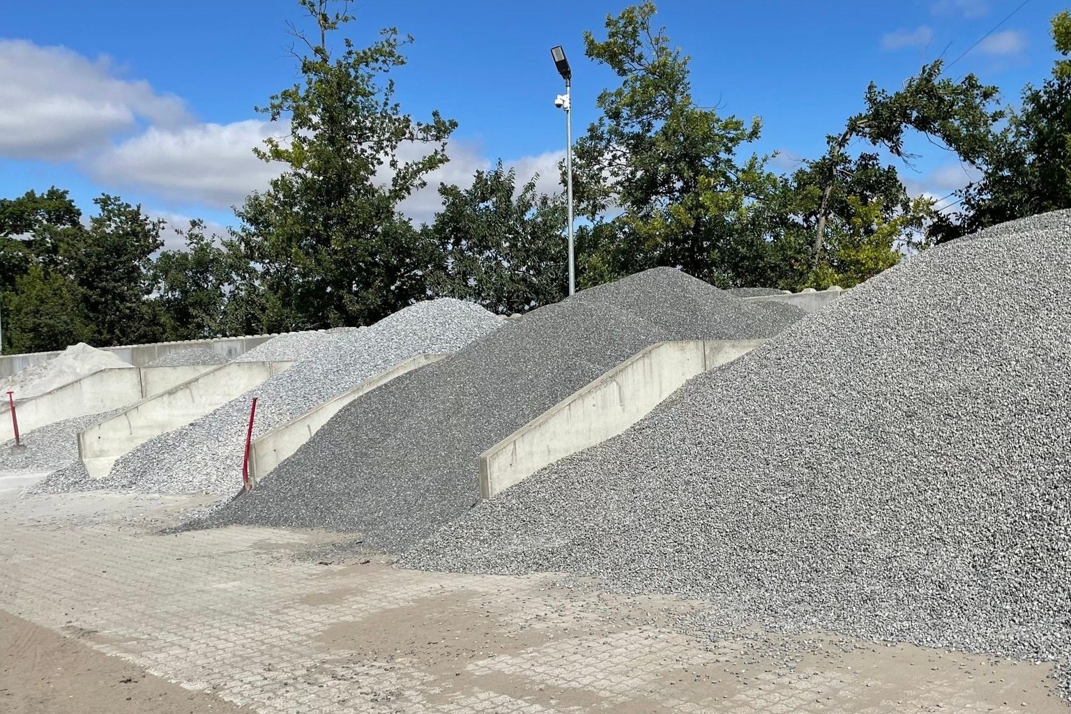 Materialepladsen har masser af sten, skærver og grus