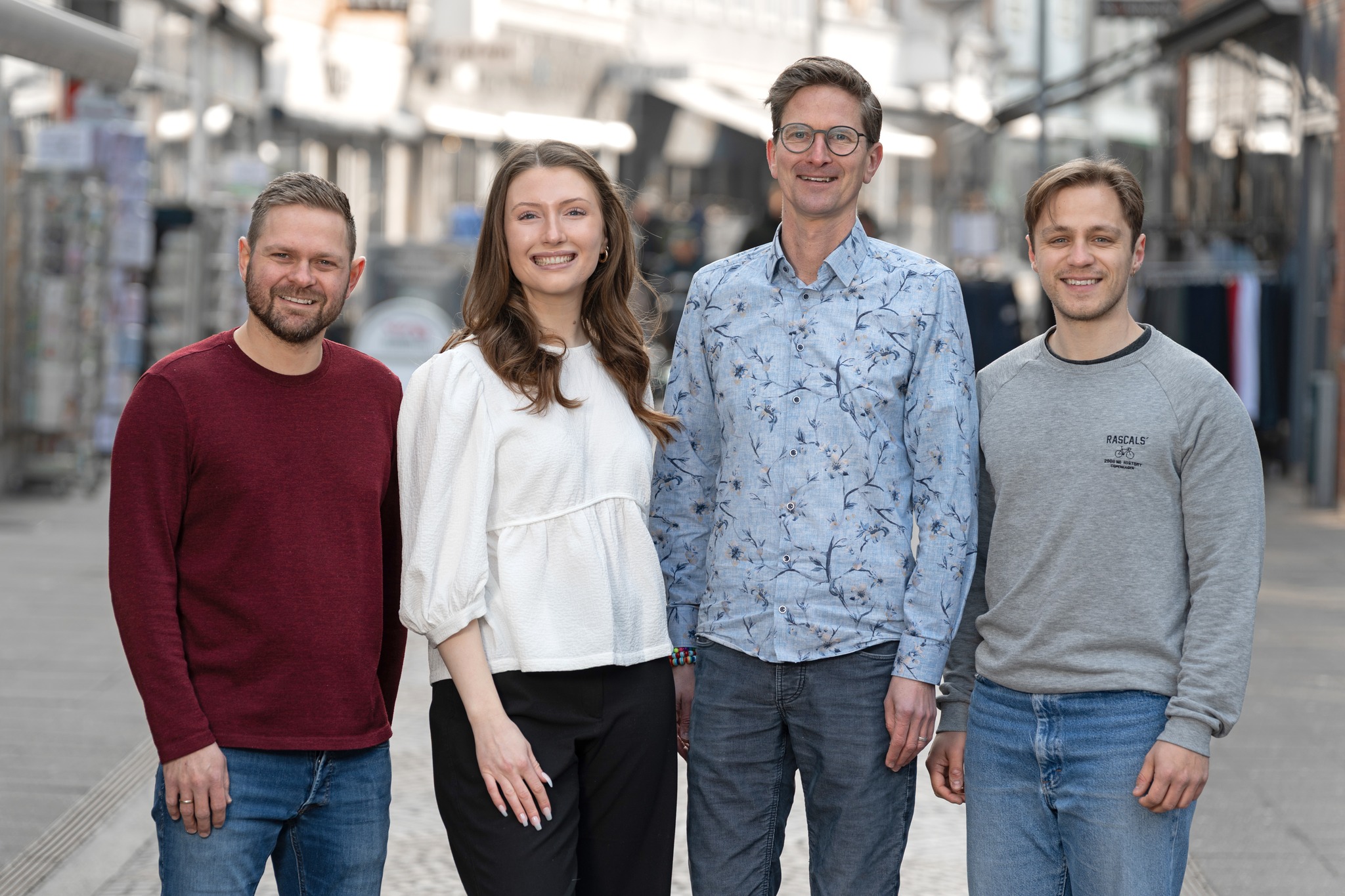 Citychef Nicolaj Lund Jensen (to fra højre) med sin stab, René Jørgensen (t.v.), Laura Christophersen og Jens Vejsnæs, står bag masser af liv i bymidten. Foto: René Kongsgaard/Holm Foto