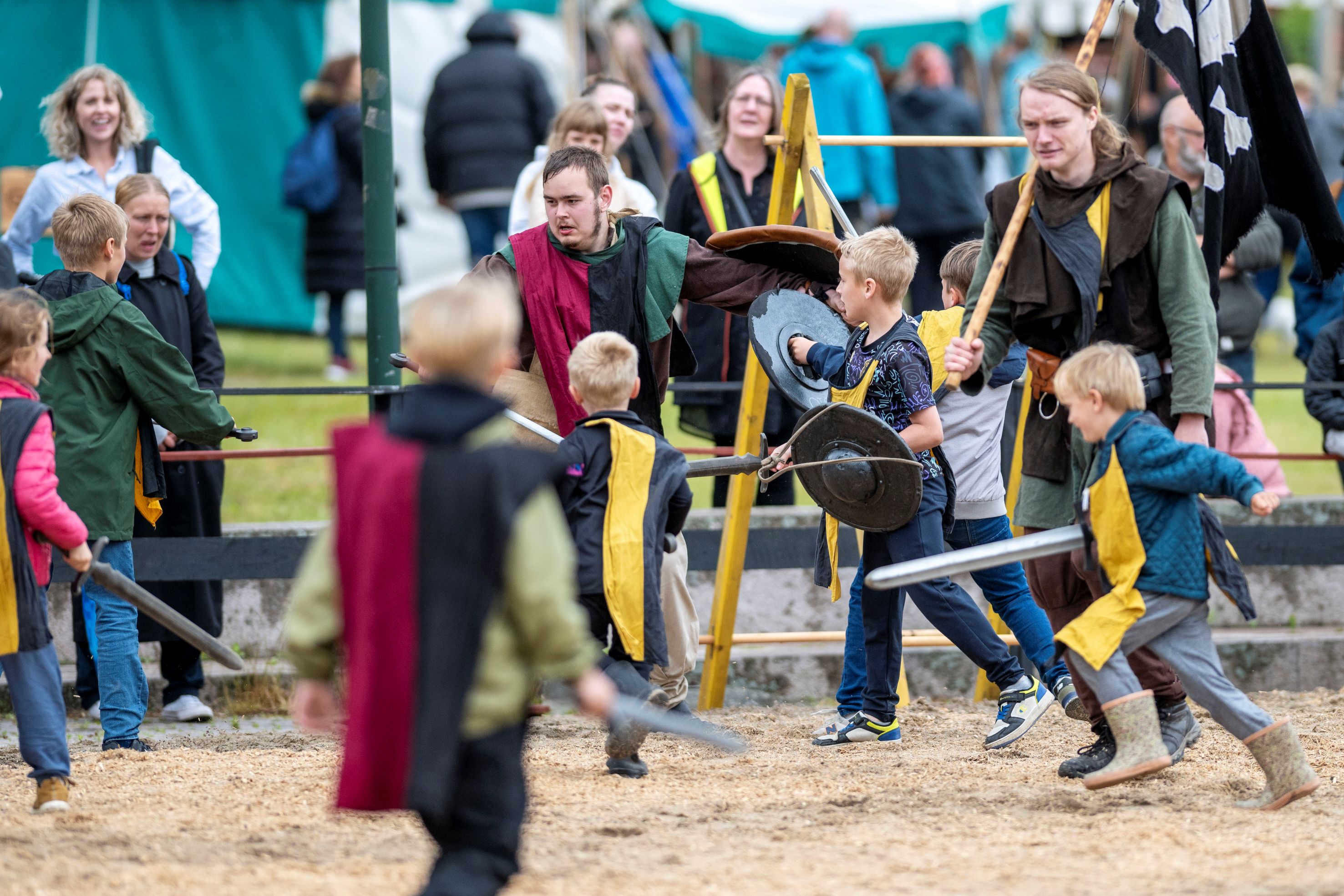 Der skal kæmpes og leges i weekenden. Foto: Næstveds Søjler