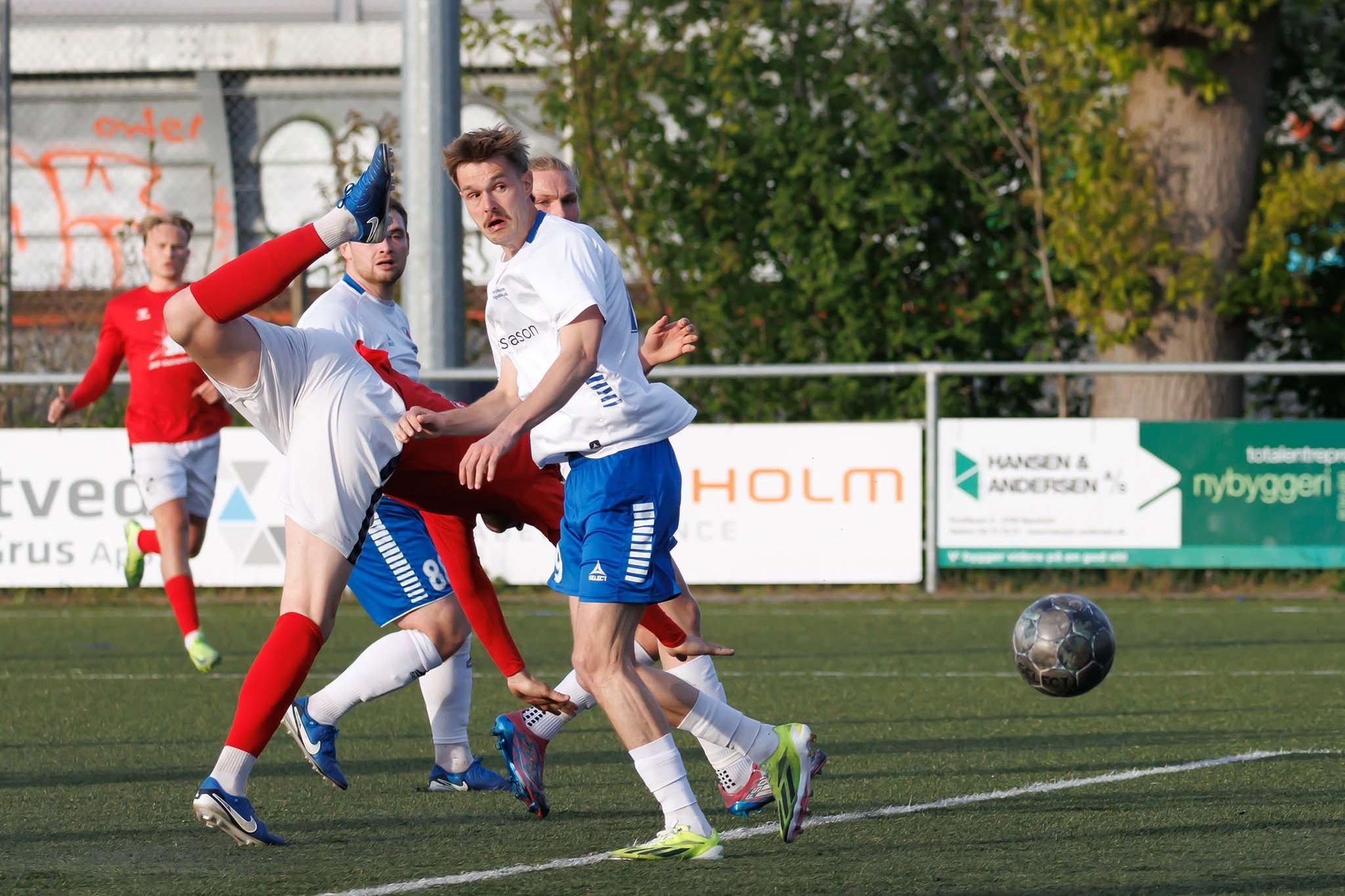 Nicklas Rasmussen og Herlufsholms defensiv lukkede ingen mål ind ude mod DMI. Foto: HG Fodbold