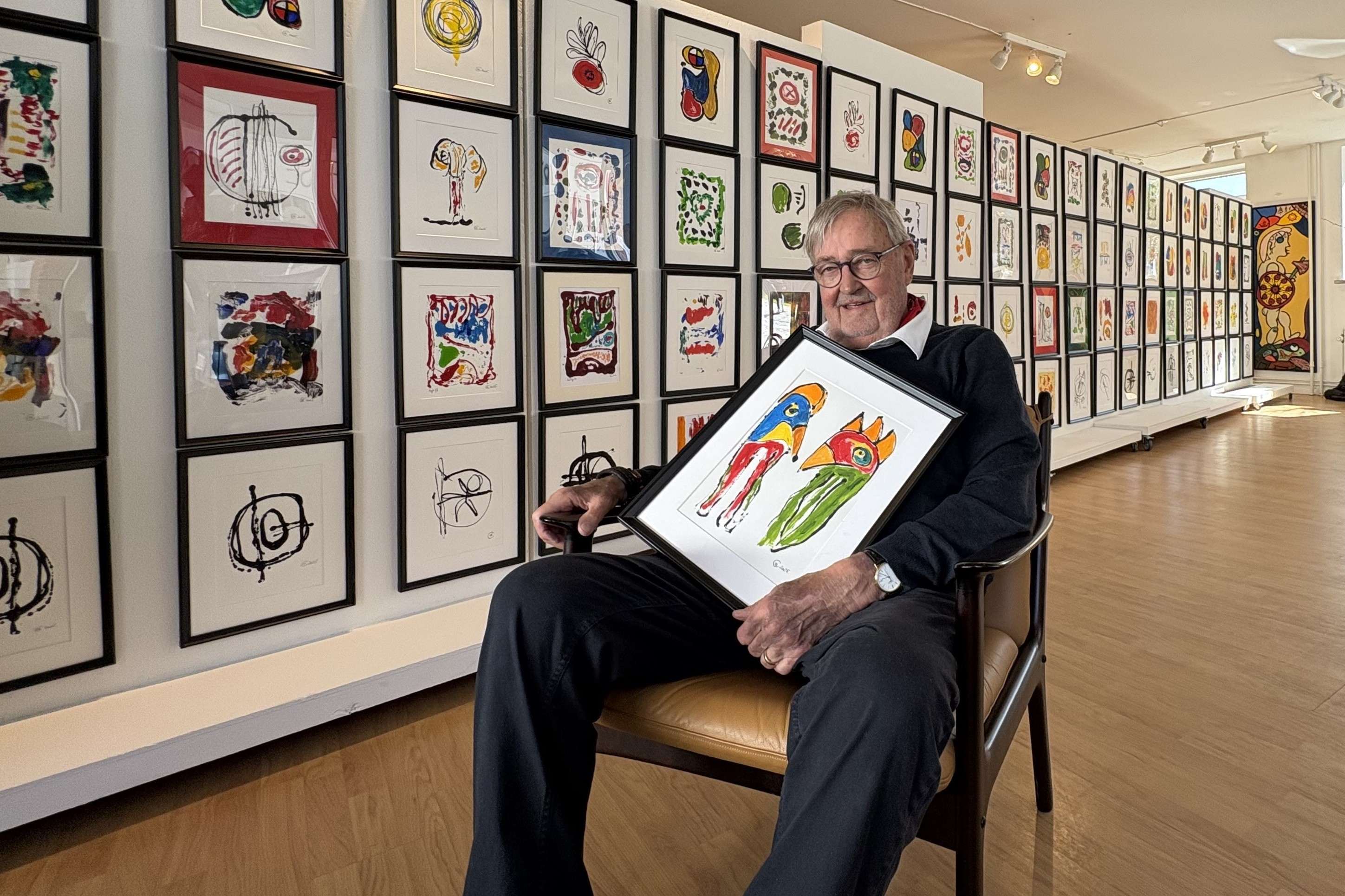 Ole Ingstrup har malet 93 billeder, som han giver væk i forbindelse med sin og galleriets fødselsdag. Foto: Presse