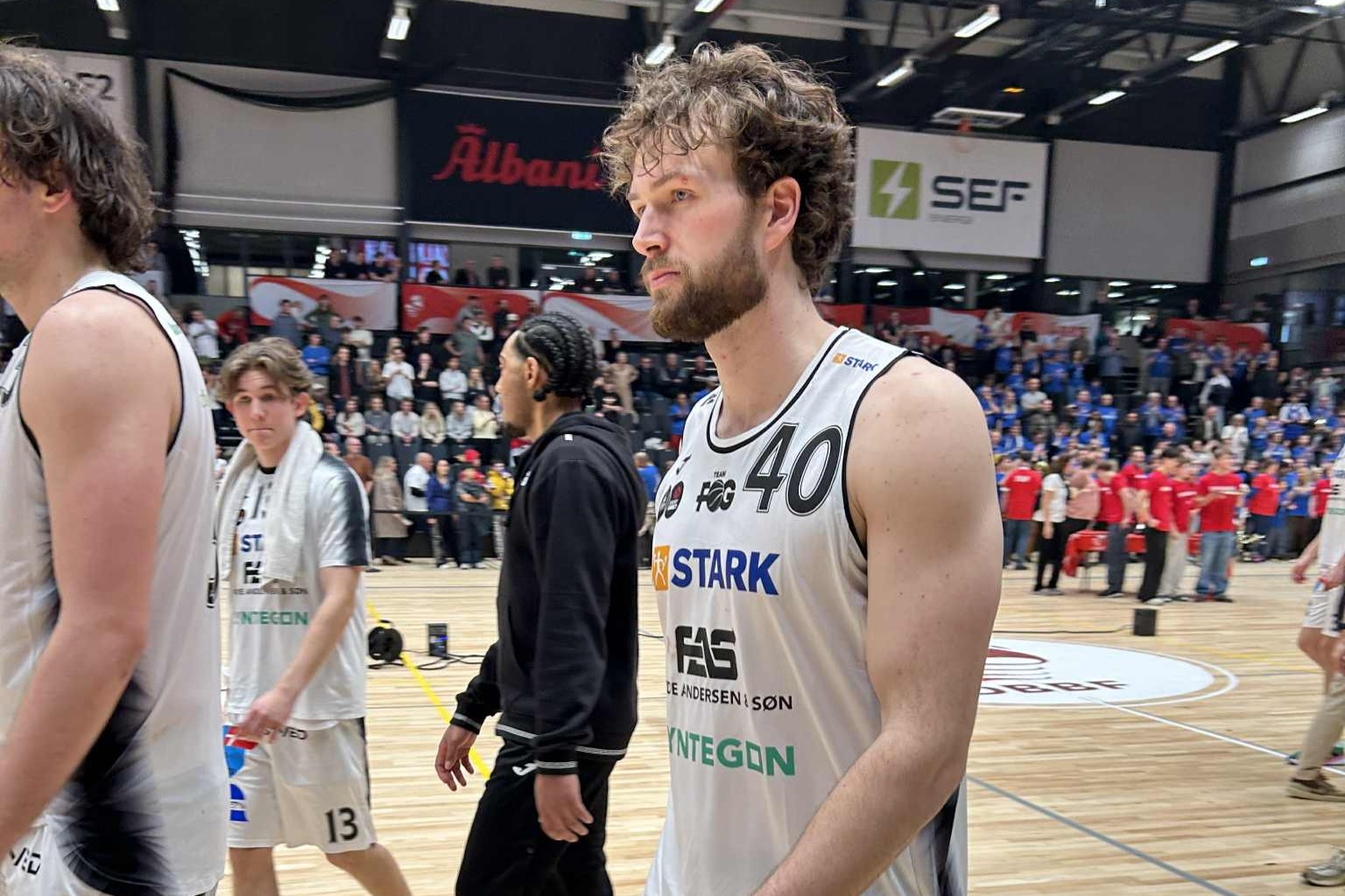 Sean Trumper og Team FOG Næstved hang med hovederne efter nederlaget til Randers i pokalfinalen i januar, men de fik taget hævn i Randers. Foto: John Ringstrøm
