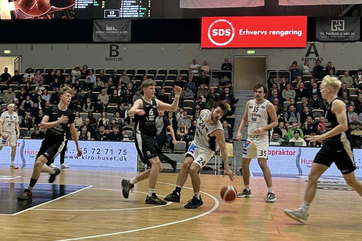 De to Team FOG Næstved-profiler, Rollie Worster (24) og Vic Searls (32) fik både masser af minutter og masser af point i kampen. Foto: John Ringstrøm