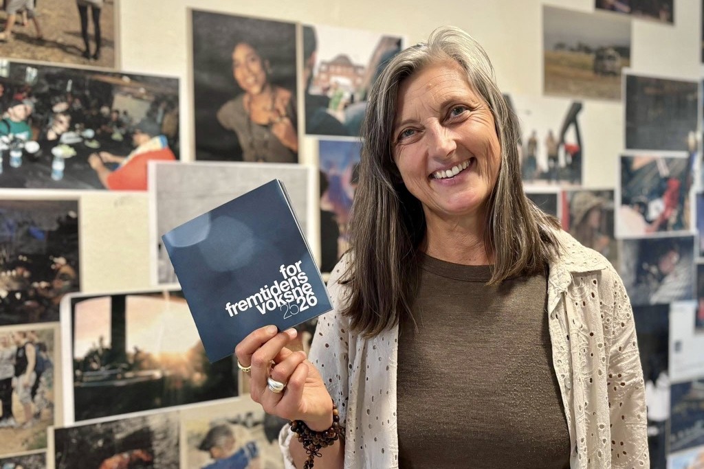 Pernille Bülow Jespersen fra Næstved Ungdomsskole præsenterer det nye, store program. Foto: Næstved Ungdomsskole