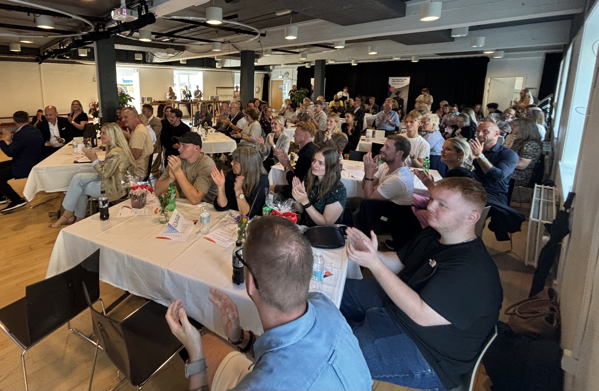 Unge, erhvervsfolk, ansatte i kommunen, politikere, foreningsfolk og andre deltog i kick off'et for Ungeløftet