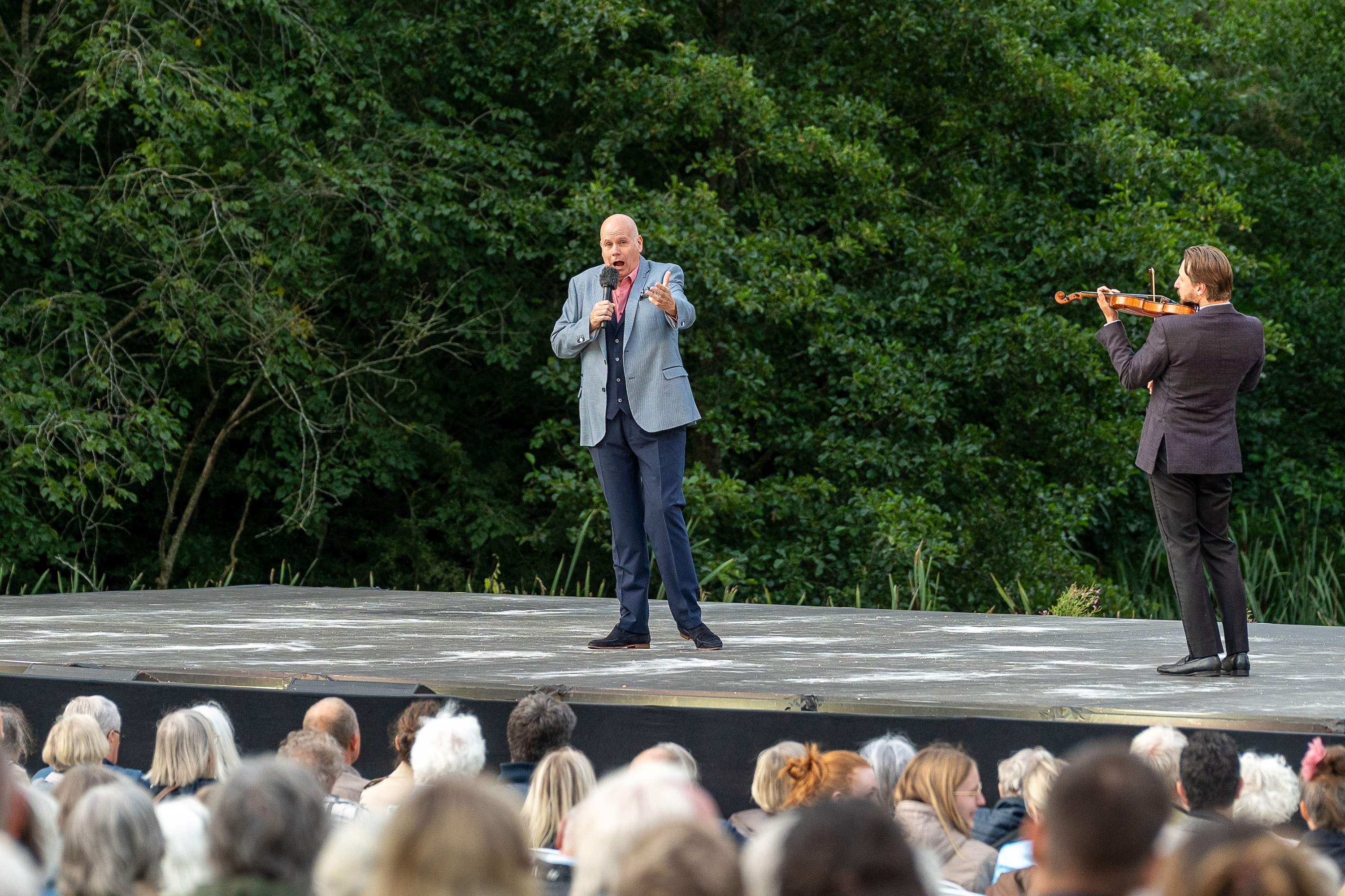 Konferencier Jens-Christian Wandt er også tenor. Foto: René Kongsgaard