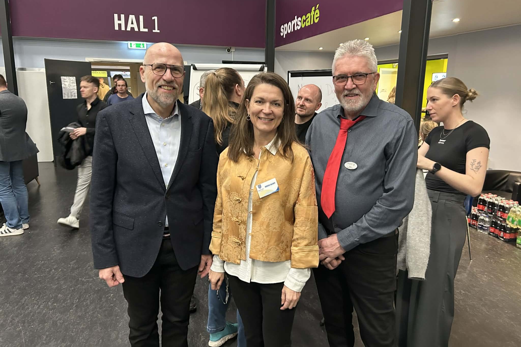 Arbejdsmarkedschef i Næstved Kommune, Torben Bahn Petersen (t.v.), med Rebecca Dalhoff og tovholder for messen Steen Christensen. Foto: John Ringstrøm
