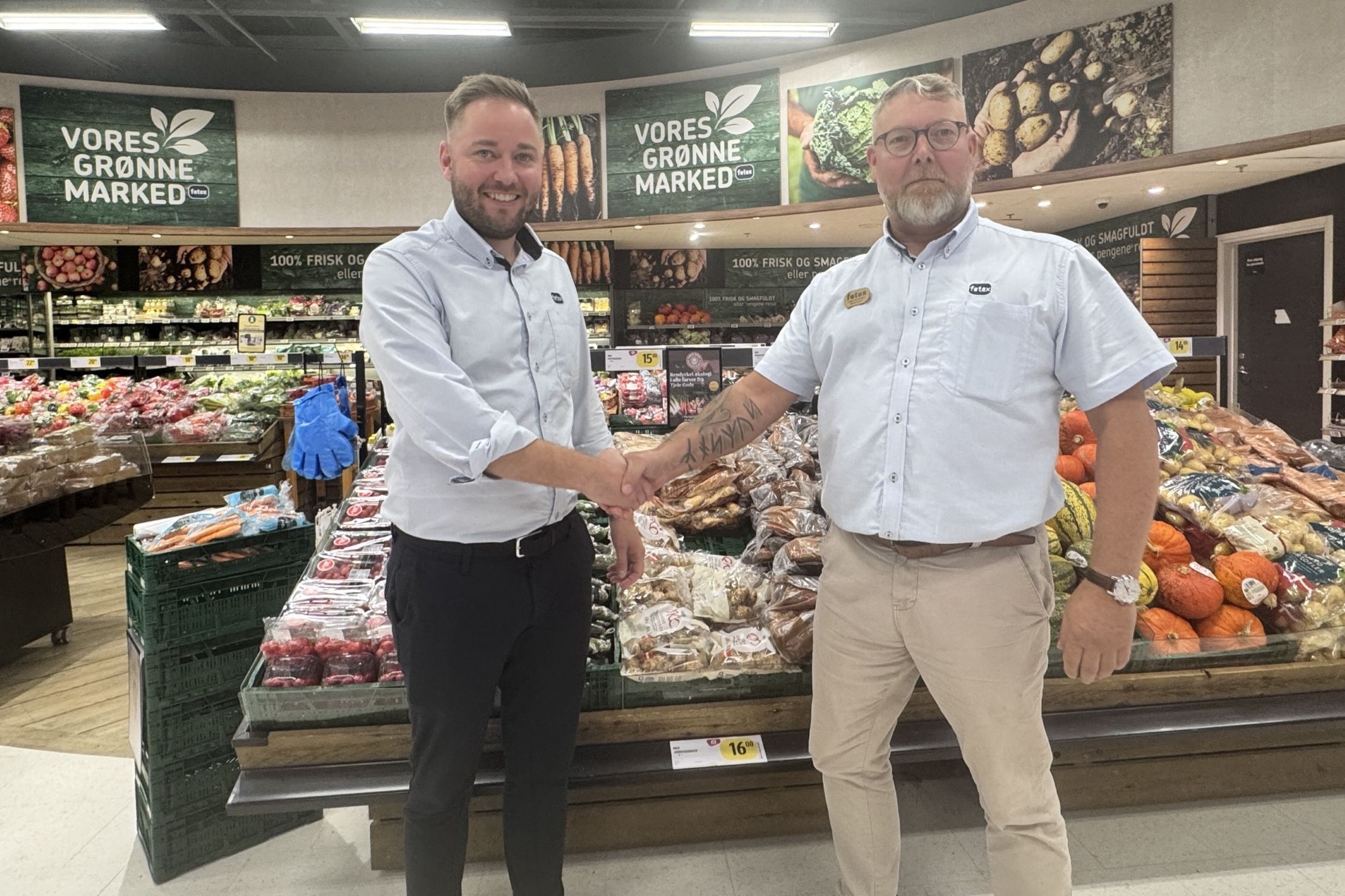 Lasse Schjelde (t.v.) fra Næstved overtager chefstolen i føtex i Nykøbing Falster fra John Rasmussen. Foto: Presse