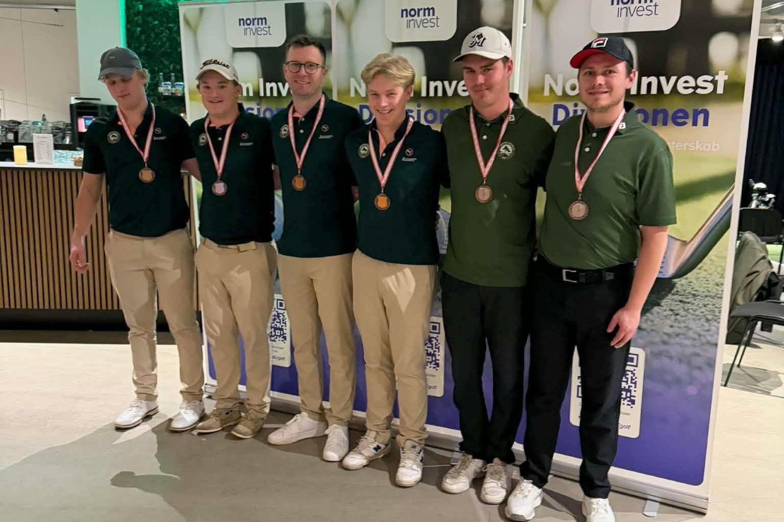 Næstveds danske bronzevindere i simulatorgolf. Fra venstre: Malthe Rasmussen, Matti Røhmer Olsen, Mikkel Jensen, Christian Vinther, Magnus Rud Petersen og Sebastian Lohmann. Foto: Privat