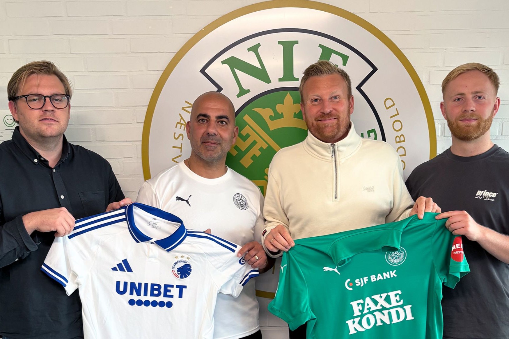 Næstved IF's breddechef, Oday Qazo (nummer to fra venstre) glæder sig over det nye samarbejde. Foto: FCK Media