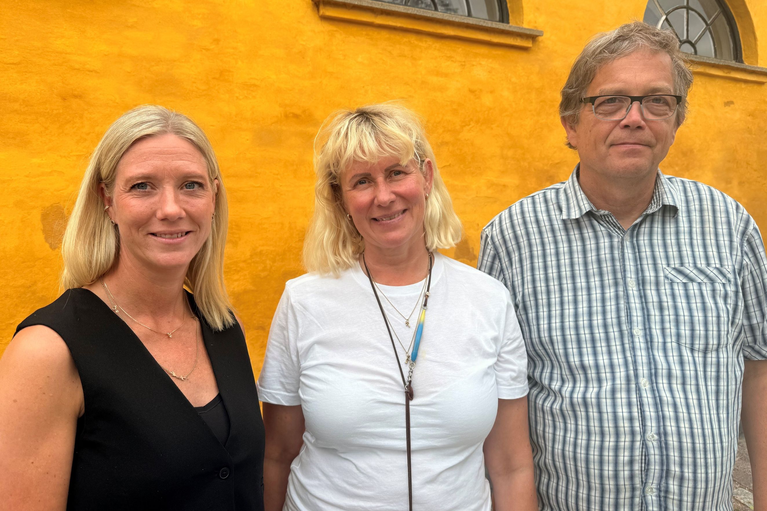 Fra venstre: Sara Jul Sørensen, Landbrug & Fødevarer, Cathrine Riegels Gudbergsen, byrådsmedlem i Næstved Kommune og forperson for Den Lokale Trepart Smålandsfarvandet, og Jan Woollhead, Danmarks Naturfredningsforening.